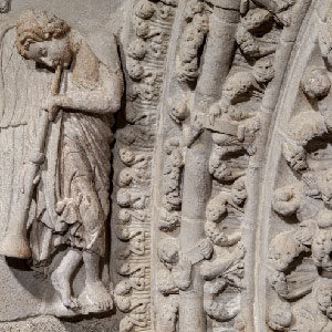 Detail from the archivolts of the arch on the left and angel with a trumpet