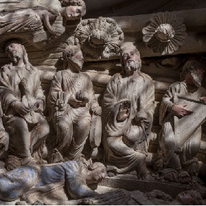 Detail of the elderly musicians in the archivolt of the central arch